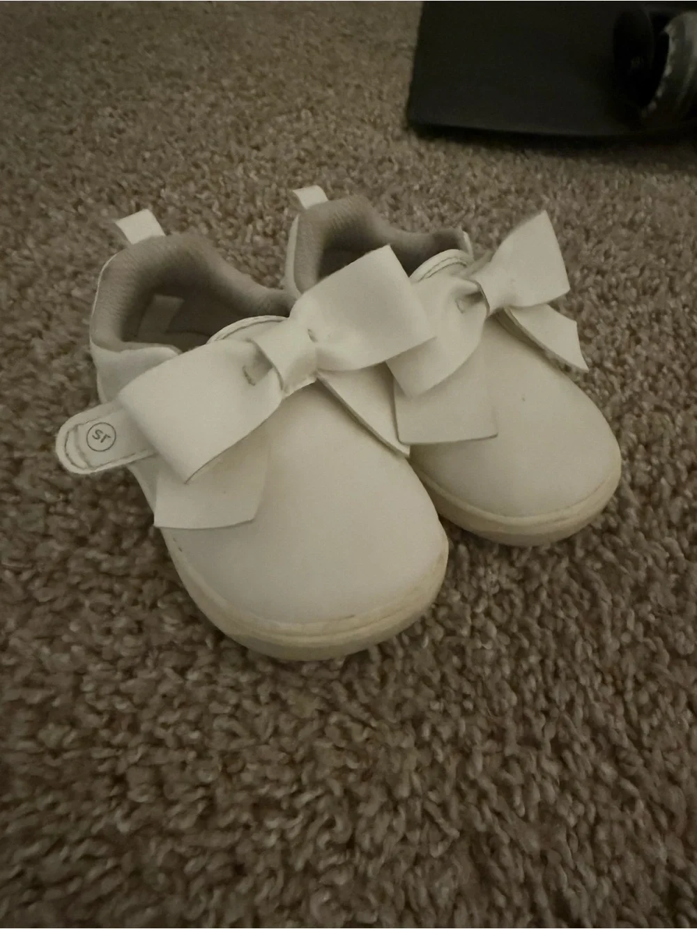 Stride size 4 bow shoes